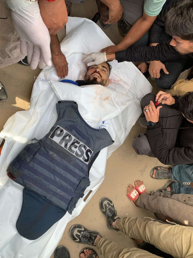 Hakikatin üzerine bomba yağdırıyorlar
