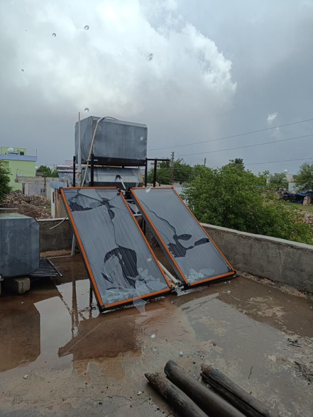 Şanlıurfa'da kar topu büyüklüğünde dolu yağdı