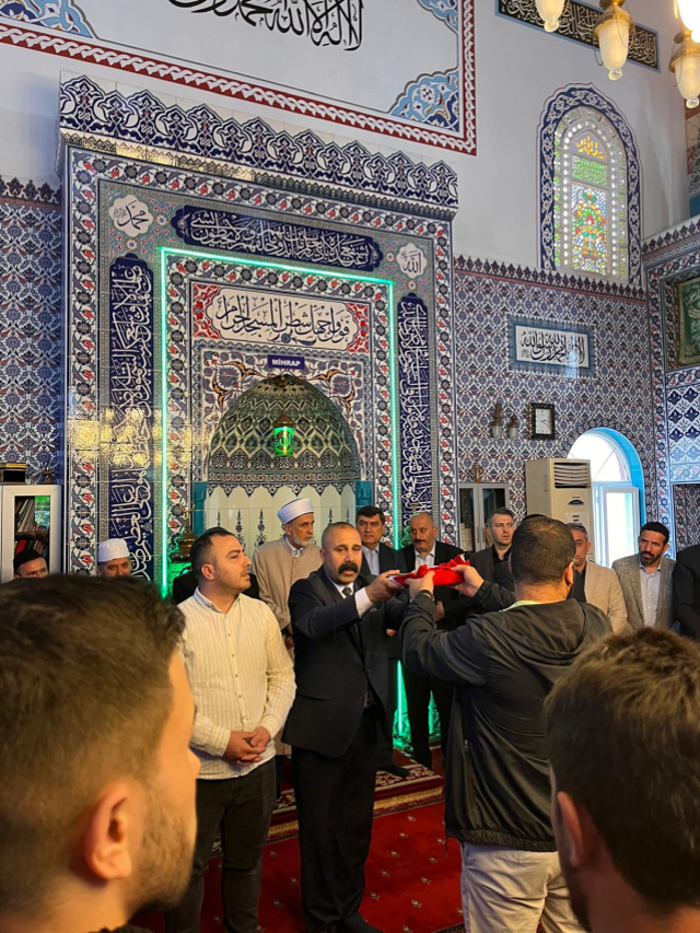 Aile üyeleri Kur'an-ı Kerim ve Türk bayrağının altından geçti, iki yıllık husumet son buldu