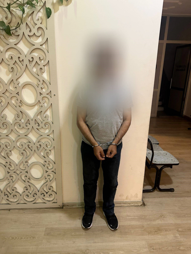 Polis ekipleri firari hükümlüyü baca deliğinden girerek yakaladı