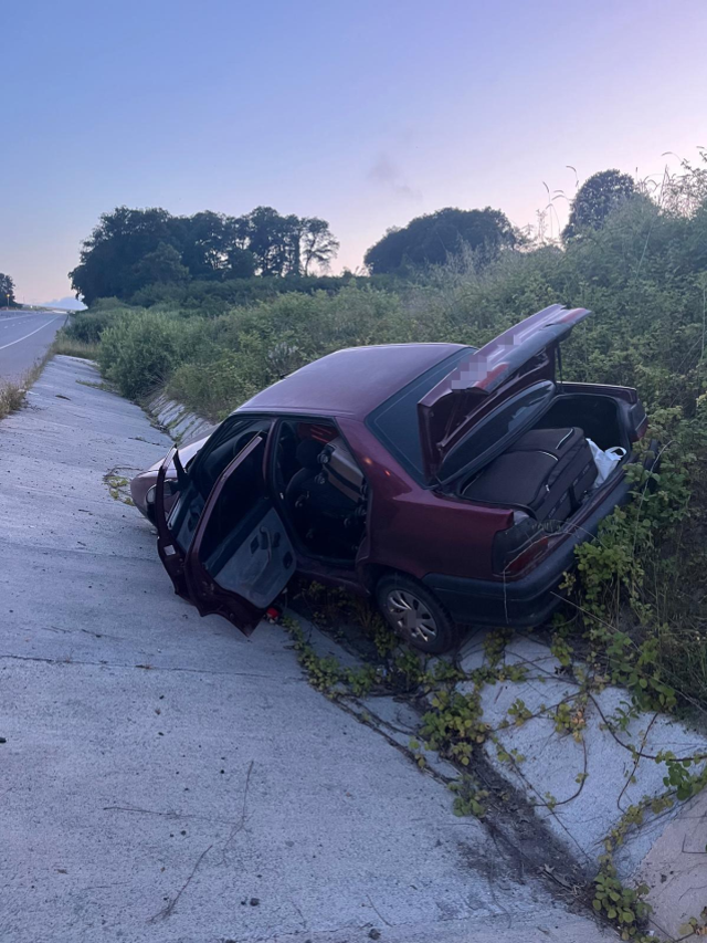 Sevgilisiyle kaldığı evi yaktı, kaçarken kaza yaptı
