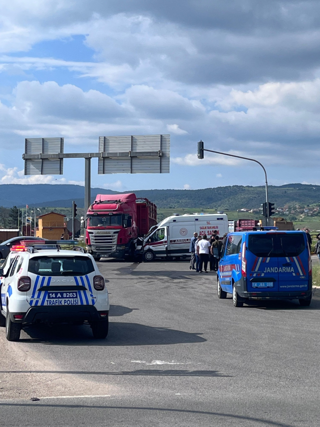 Bolu'da 4 Aracın Karıştığı Kazada 1'i Ağır 8 Kişi Yaralandı