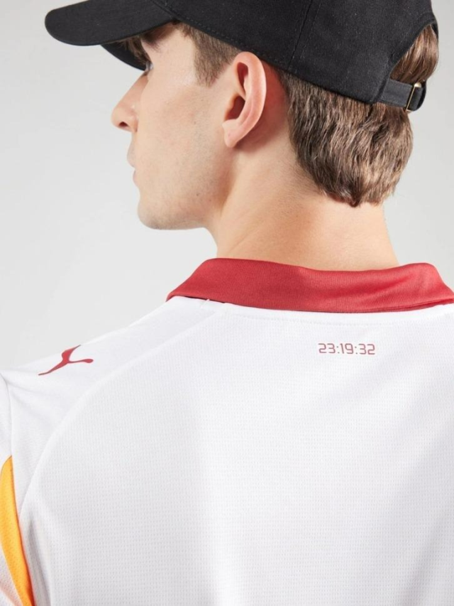 Beğenen de var eleştiren de! Galatasaray'ın 5 yıldızlı yeni sezon formaları sızdı