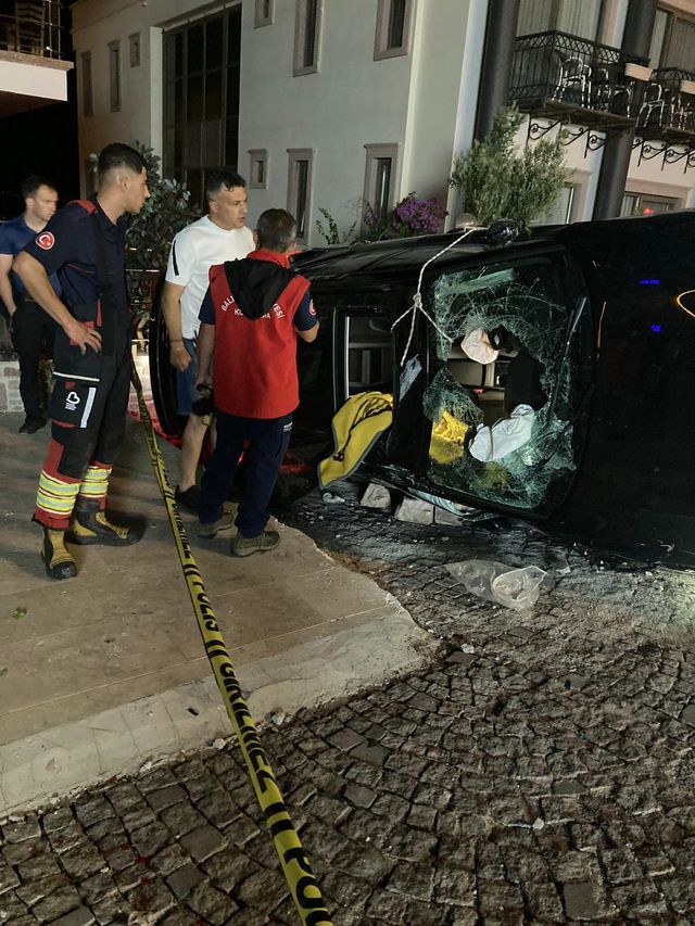 Genç iş insanı feci kazada hayatını kaybetti, eşi ağır yaralandı