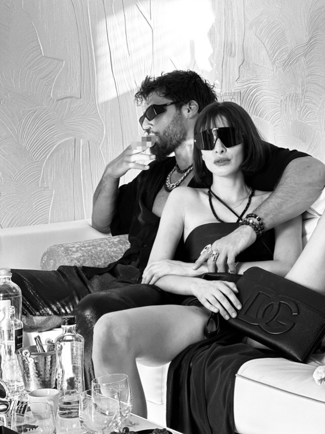 Can Yaman ve sevgilisinden sınırları zorlayan poz! Çantayla önlem aldı