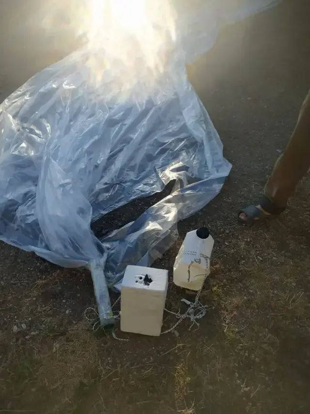 Akyazı'da Gökyüzünde Süzülen Paraşüt Benzeri Nesne Düşerek İncelendi