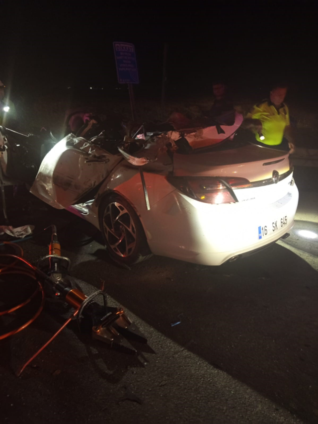 Bursa'da feci kazada polis ve ailesi hayatını kaybetti