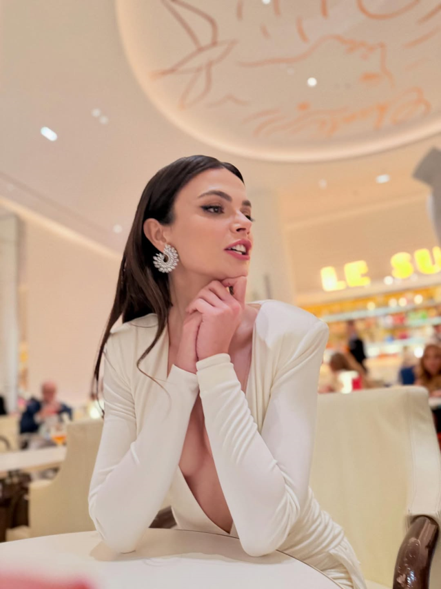 Uzak Şehir'in Alya'sı 'Arşivi karıştırdım' diyerek paylaştı! Dekoltesi göbekte bitiyor
