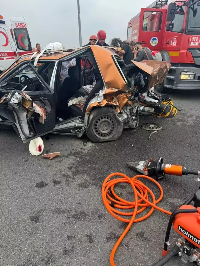 Çarpışma sonrası araçların hasar görüntüsü