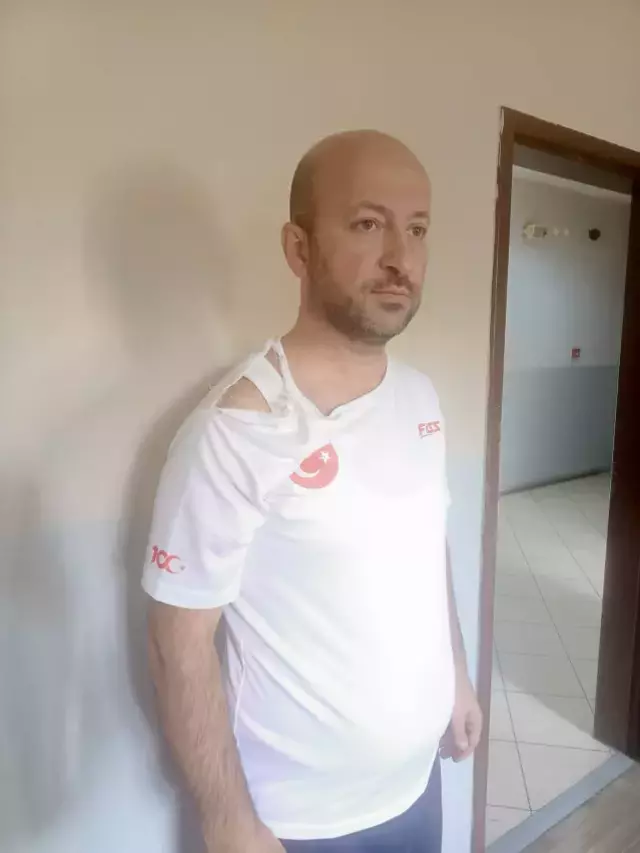 Çocuğunu görmeye giden babaya kadınlar sopa ile saldırdı