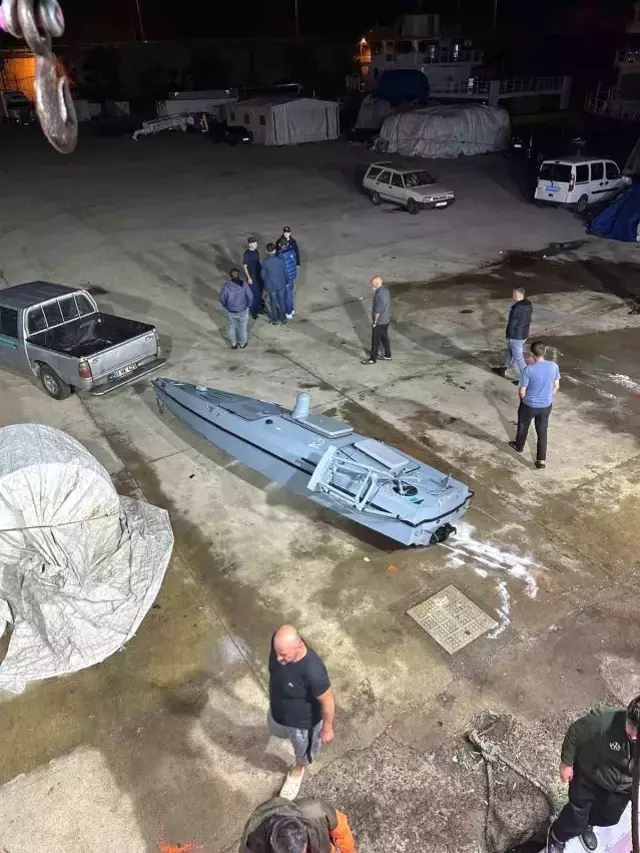 Çarşıbaşı'nda bulunan insansız deniz aracının görüntüsü
