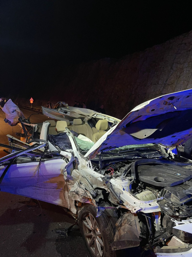 Hurdaya dönen otomobilde yaşlı çifti ölüm ayırdı
