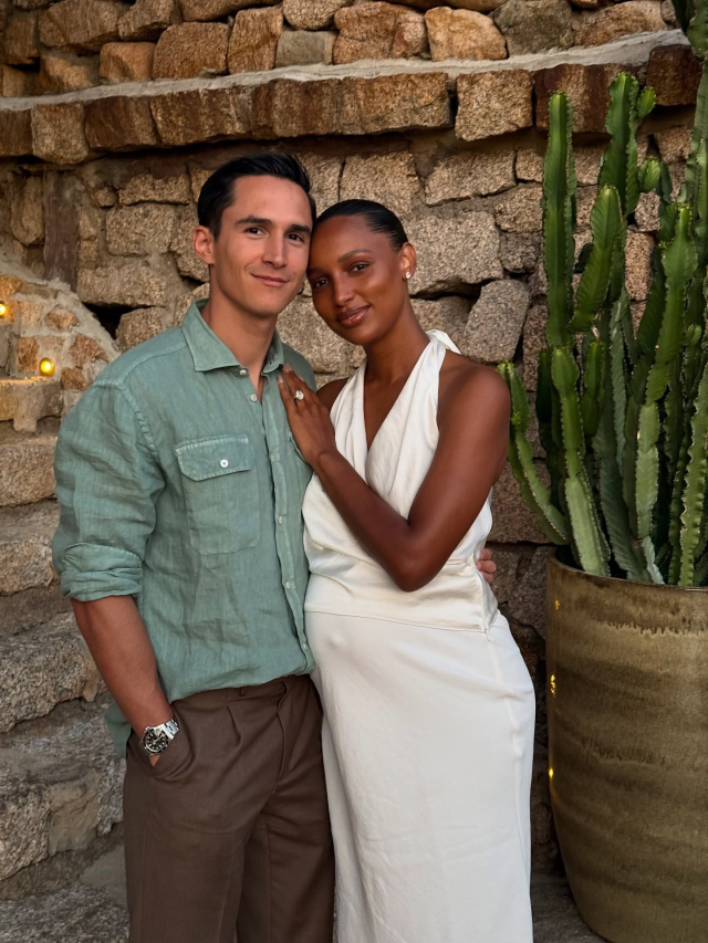 Jasmine Tookes: İkinci Bebek İçin Heyecan Taşıyan Anlar ve Podyum Anı