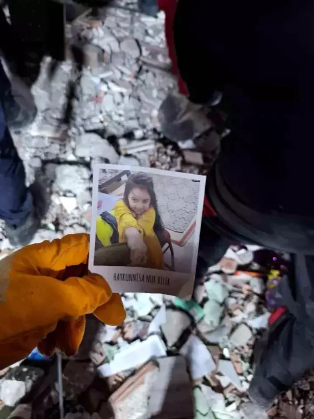 Kocaeli'de Çöken Binada Aile Bireylerine Ulaşıldı: 2 Çocuk ve Baba Hayatını Kaybetti