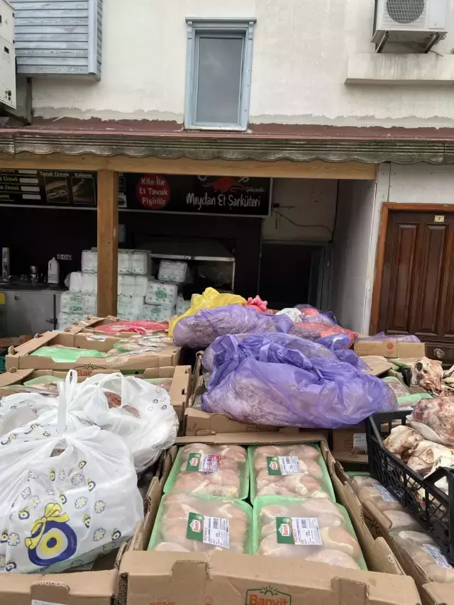 Şarküteriden kurtlanmış kıyma makinesi çıktı