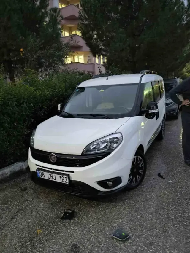 Avukat sitede terör estirdi! 40 araç zarar gördü