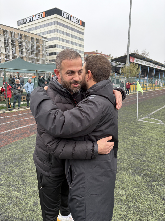 Süper Amatör Lig'de saha karıştı: 5 kırmızı kart çıktı, hakem maçı erteledi