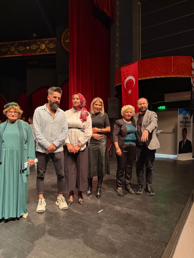 Avcılar'da moda dünyasını büyüleyen dokunuş: Emrullah Köroğlu'ndan 26 anneye özel tasarım mucizesi