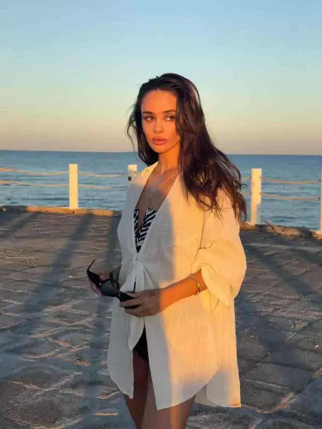 Akasya Durağı'nın Dilek'i artık bambaşka biri! Taytıyla asansörde poz verince herkes aynı yorumu yaptı