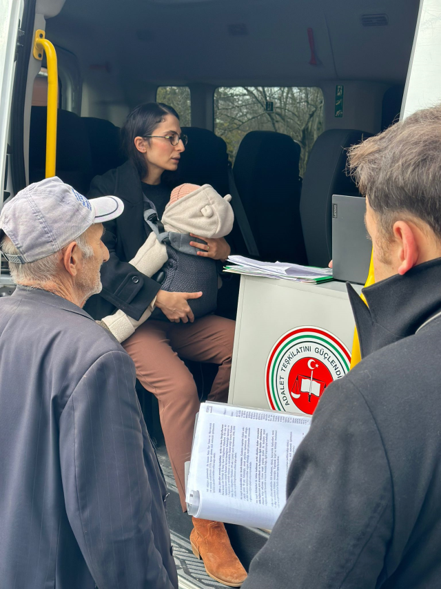 Adalet Bakanı Tunç'tan kucağında bebeğiyle keşfe çıkan hakime tebrik
