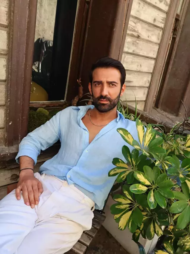 اعتراض فرید کایا، بازیگر نقش دمیر در شهر دور، به نبود شیر آب مخصوص شستشو