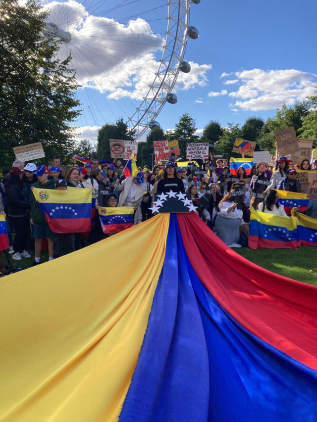 Venezuela saldırısı Trump'a pahalıya patladı! Kendi ülkesinde de binler yürüdü