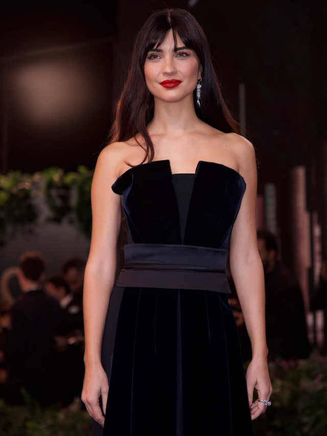 Tuba Büyüküstün'ün öدül töreninde sunucuya verdiği yanıt çok konuşulur