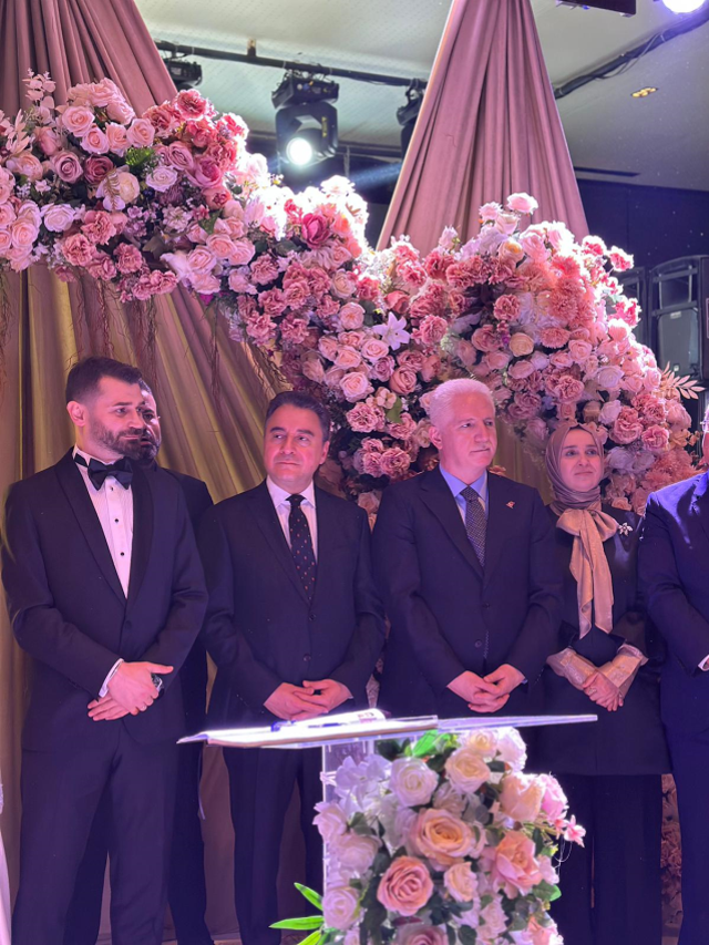 Haberler.com'un mutlu günü! Bilal Teymur ve Betül Kavak dünyaevine girdi