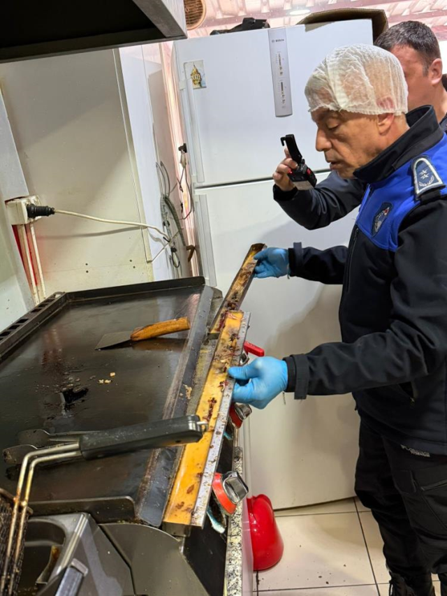 Bilecik'teki fast food dükkanında hijyen skandalı