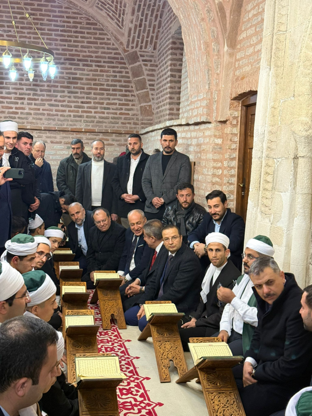 Bakan Çiftçi, Şırnak'ta tarihi Kırmızı Medrese'yi ziyaret etti