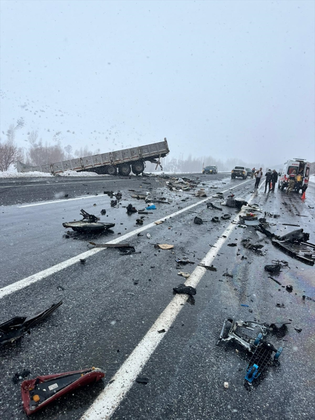 Bitlis-Van yolunda trafik kazası