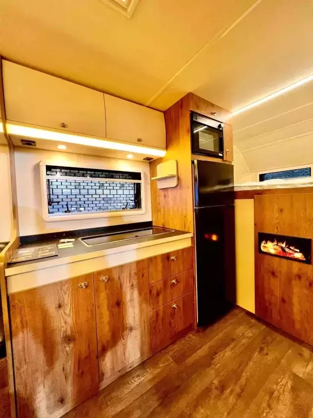 Atıl kamyonu 700 bin lira masrafla lüks bir karavana dönüştürüp sattılar