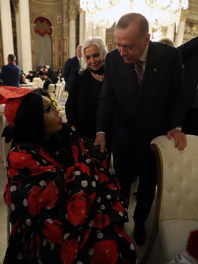 İSTANBUL-CUMHURBAŞKANI ERDOĞAN SANATÇILARLA İFTAR PROGRAMINDA BULUŞTU