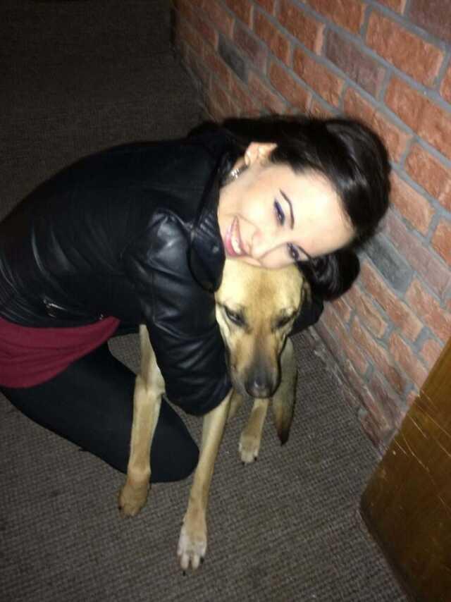 Kadıköy'de Pencereden Atılan Kadın 3 Yıl Önce Cinayete Kurban Giden Abisinin Yanına Defnedildi