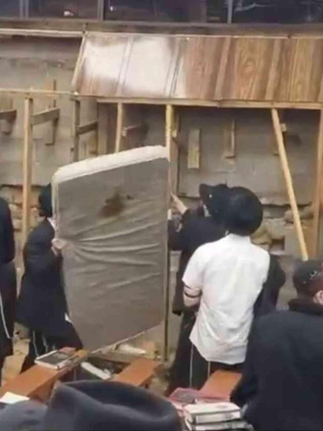 New York'ta sinagogun altındaki gizli tünelden çıkan kanlı yatak ve bebek arabası infial yarattı