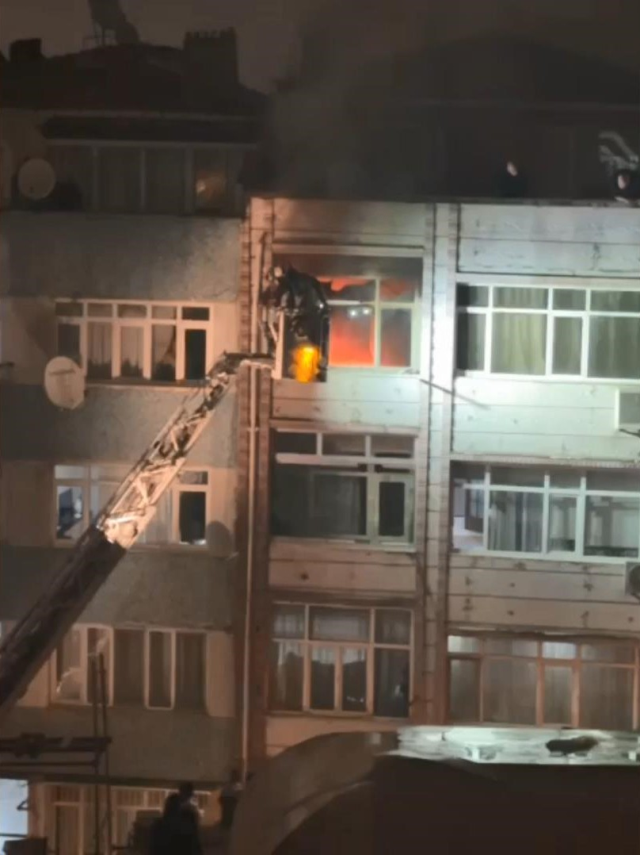 FATİH'te Eşi Tarafından &Ouml;ld&uuml;r&uuml;len Kadının Cenazesi Adli Tıp Kurumu'na Kaldırıldı