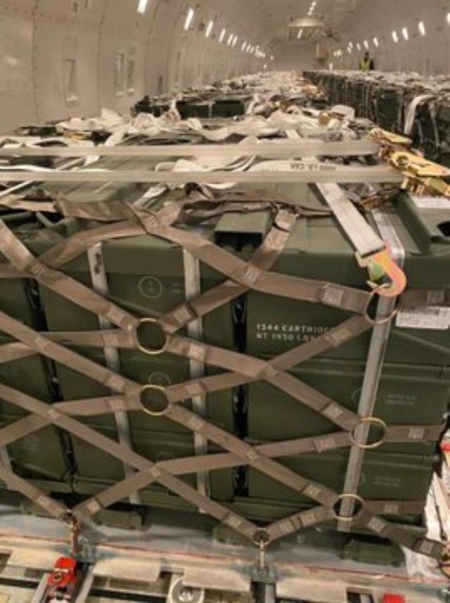 ABD savaş çıkartmakta kararlı! Ukrayna'ya 180 tonluk silah yardımının görüntüleri internete düştü