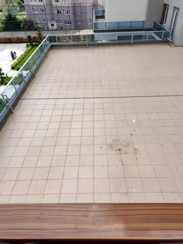 Beylikdüzü'nde yabancı uyruklu kadın, doğurduğu bebeği balkondan aşağıya attı