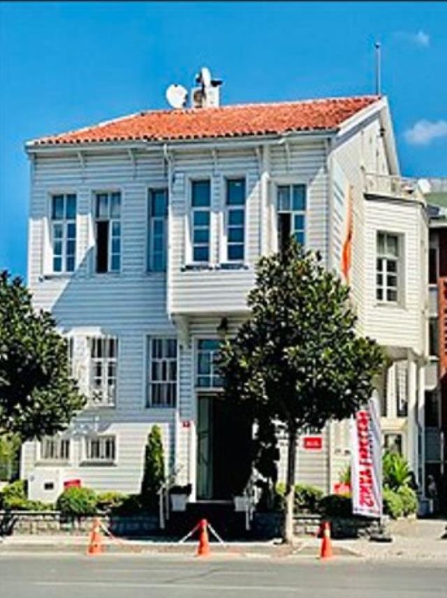 Bizim Aile evi nerede, hangi semtte çekildi? Bizim Aile oyuncuları kimler, konusu ne?