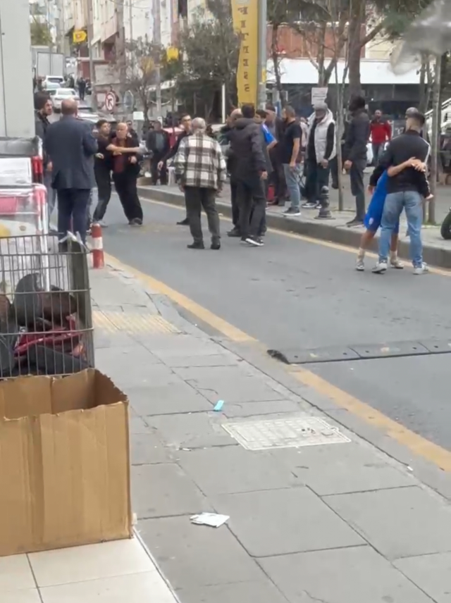 16 yaşındaki ağabey kardeşini rahatsız eden 2 kişiyi bıçakladı