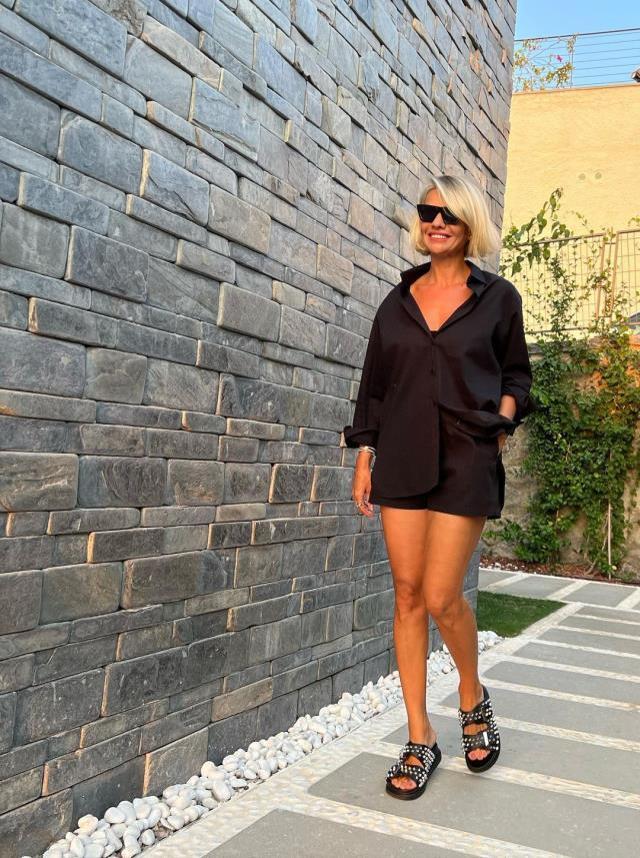 Ünlü sunucu Esra Erol'dan bomba yaz pozu: Altında bir şey yok gibi