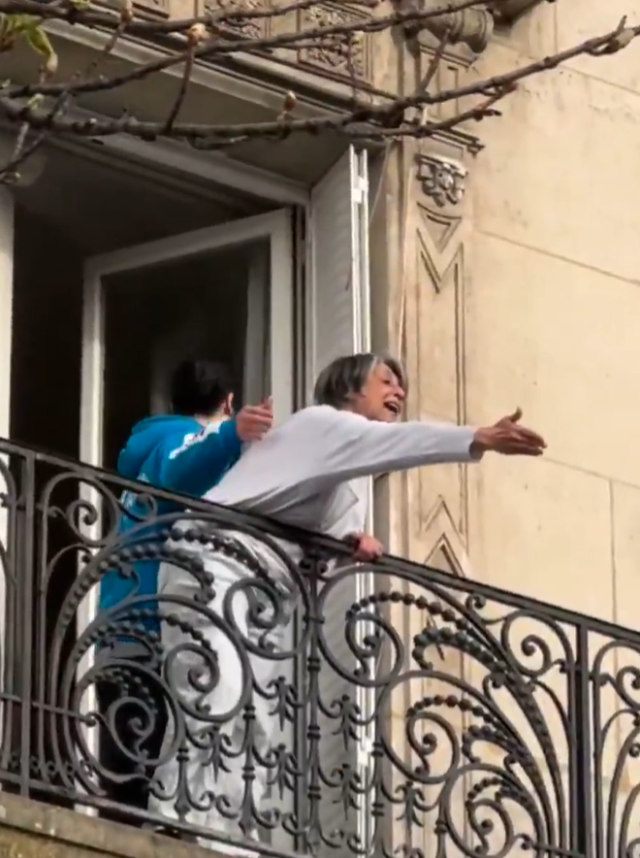 Paris'te bayraklı İran savaşı kutlamasına sert tepki