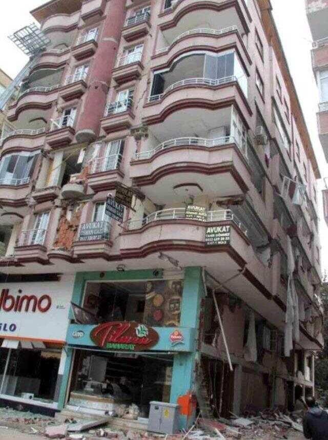 Depremde 60 kişiyi kurtardı, düşen duvarın altında kalarak hayatını kaybetti