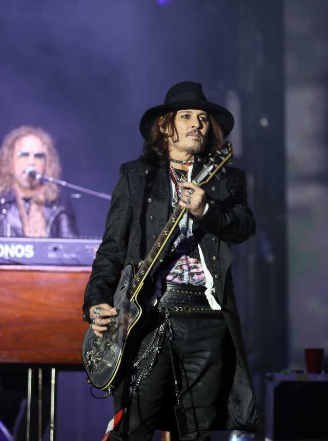 Johnny Depp, Hollywood Vampires ile Türkiye'de konser verdi