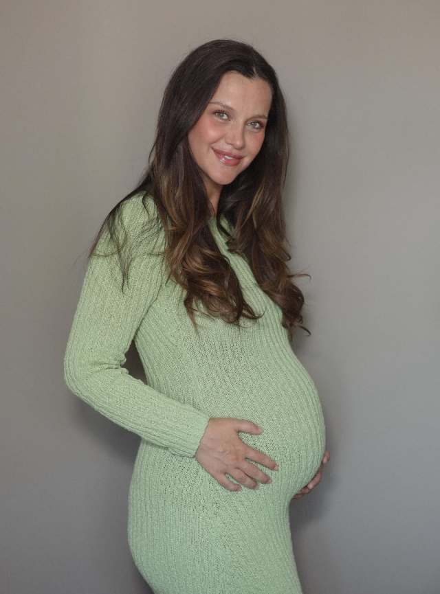 Ünlü oyuncu İrem Helvacıoğlu doğum yaptı! Sağlık durumuna dair açıklama geldi