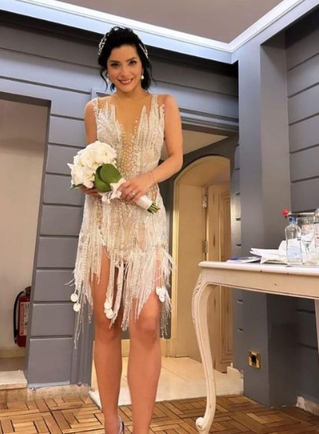 Merve Boluğur nikah masasında dumura uğradı! Damadın arkadaşları Müslüm Gürses'in şarkısını çaldırdı