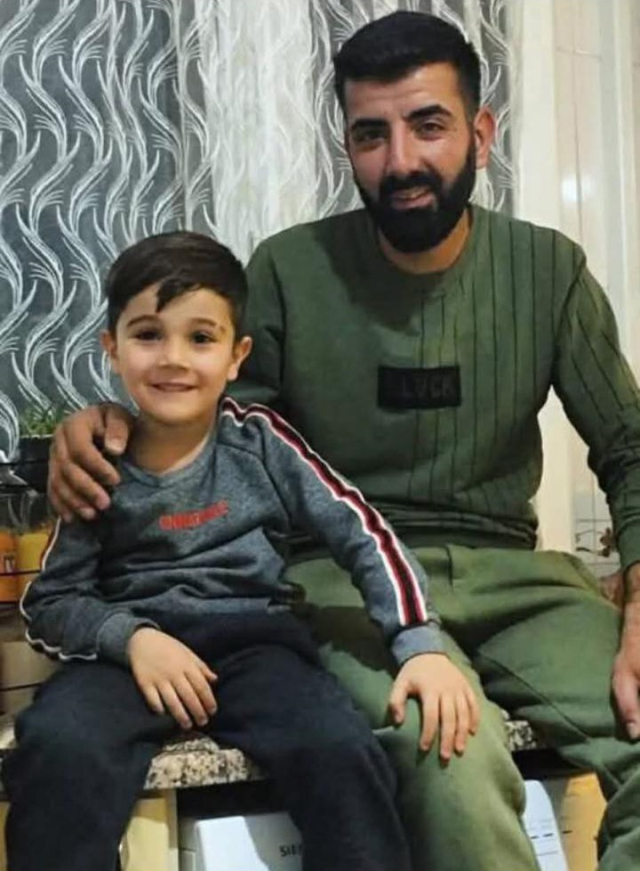 Otomobil aydınlatma direğine çarptı: Baba ile oğlu öldü, anne ağır yaralı