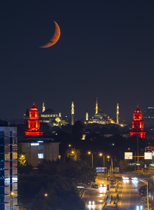 İzleyenleri Büyüleyen Manevi Atmosfer