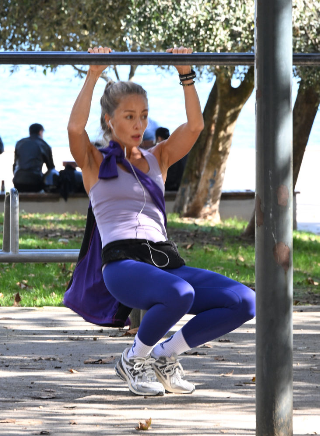 Bade İşçil, parkta spor yaparken görüntülendi