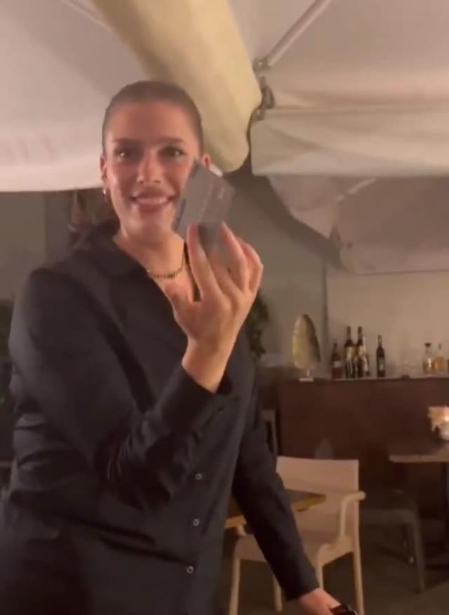 Yemeğe çıkan Galatasaraylı yıldızlar, hesabı kimin ödeyeceğine oyun oynayarak karar verdi